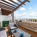 Apartament The Colors House, 636 Sea View & 513 Garden View