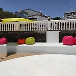 The Colors House, 636 Sea View & 513 Garden View Apartament