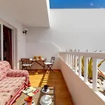 The Colors House, 636 Sea View & 513 Garden View Apartament *