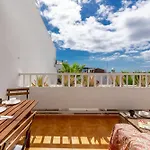 The Colors House, 636 Sea View & 513 Garden View Apartament *