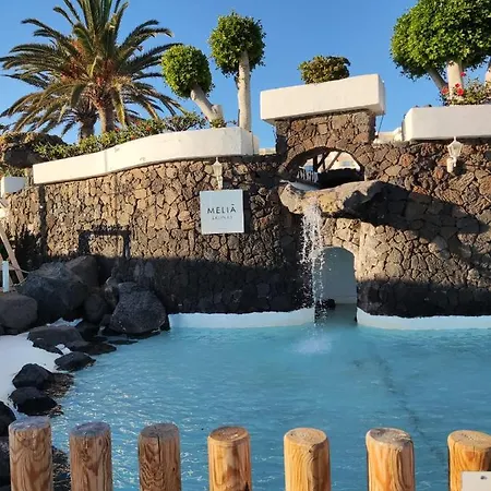 The Colors House, 636 Sea View & 513 Garden View Apartmán *