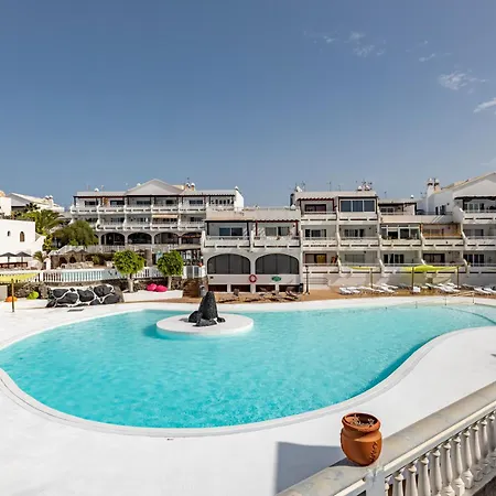 The Colors House, 636 Sea View & 513 Garden View *