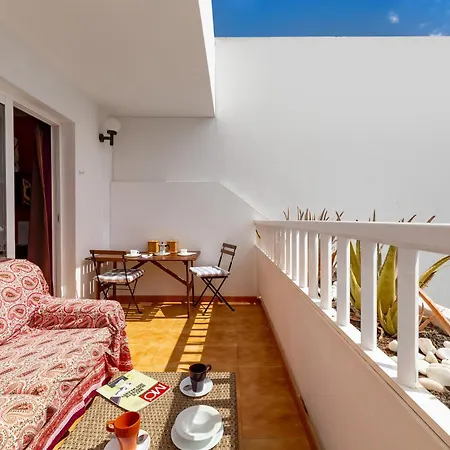 The Colors House, 636 Sea View & 513 Garden View Apartmán *