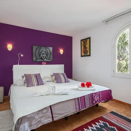 The Colors House, 636 Sea View & 513 Garden View *