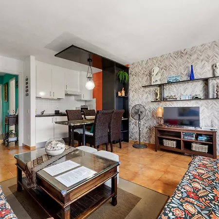 The Colors House, 636 Sea View & 513 Garden View