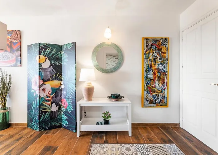 The Colors House, 636 Sea View & 513 Garden View Apartman *