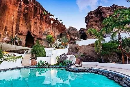 The Colors House, 636 Sea View & 513 Garden View *