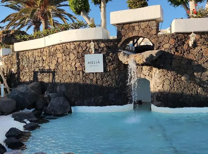 The Colors House, 636 Sea View & 513 Garden View Apartament *