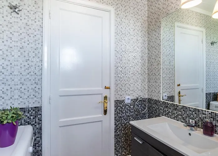 The Colors House, 636 Sea View & 513 Garden View *