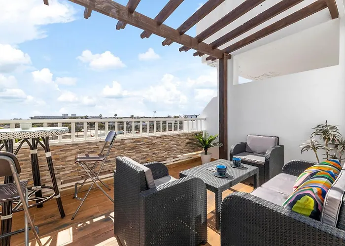 The Colors House, 636 Sea View & 513 Garden View Apartment