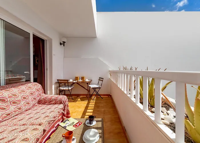 The Colors House, 636 Sea View & 513 Garden View Apartment *