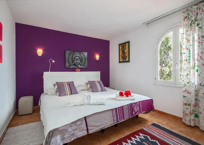 The Colors House, 636 Sea View & 513 Garden View *