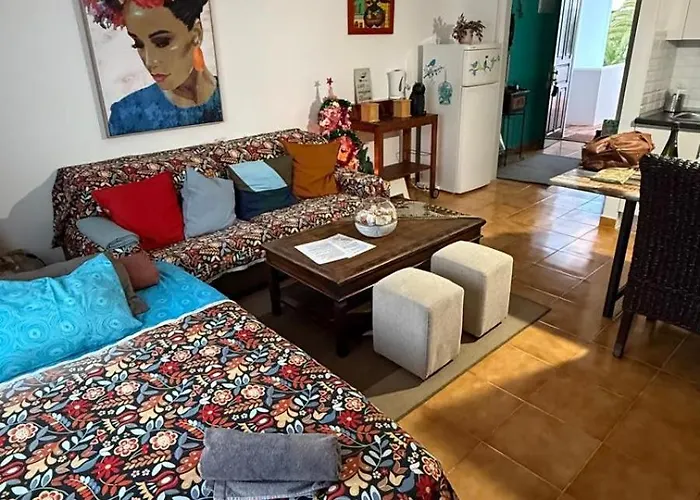 The Colors House, 636 Sea View & 513 Garden View Apartment